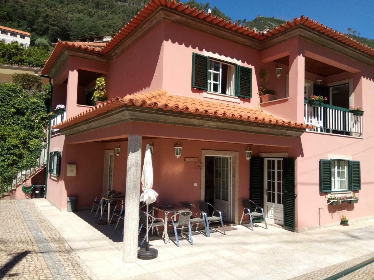 Hotel Residencial Ribeiro à Gerês Extérieur photo
