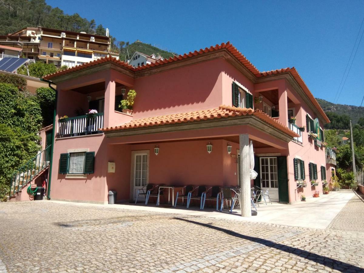 Hotel Residencial Ribeiro à Gerês Extérieur photo